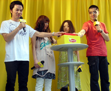 イベントに登場した(左より)NARGO、吉村由美、大貫亜美、谷中敦